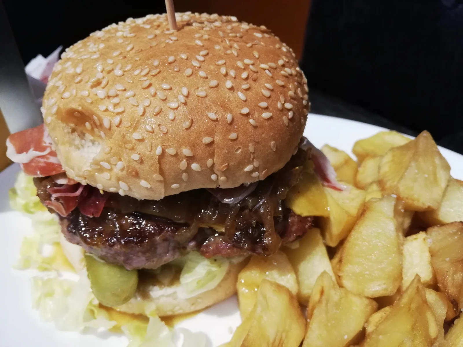 La hamburguesa Etnia Fusión con patatas
