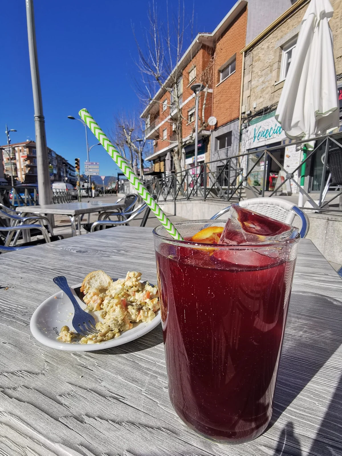 Tinto de verano en la terraza